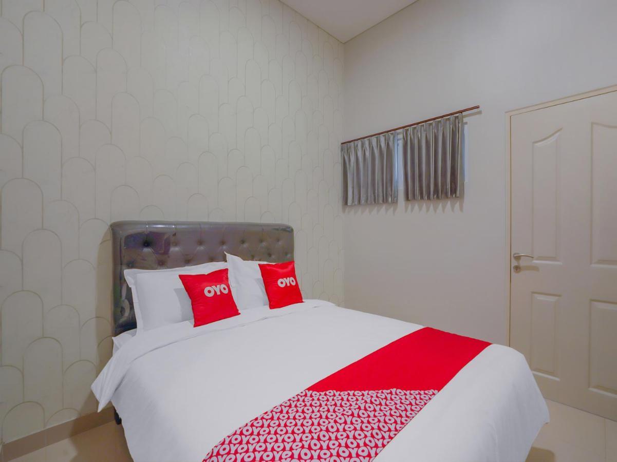 Super Oyo Capital O 90336 Olive Guest House Surabaya Luaran gambar