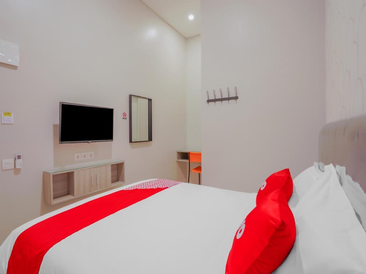 Super Oyo Capital O 90336 Olive Guest House Surabaya Luaran gambar