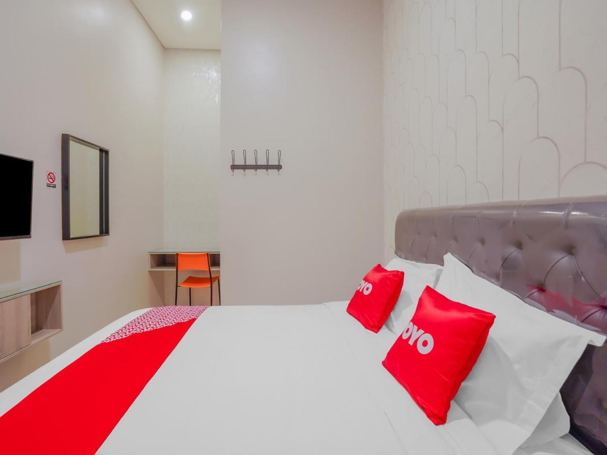 Super Oyo Capital O 90336 Olive Guest House Surabaya Luaran gambar