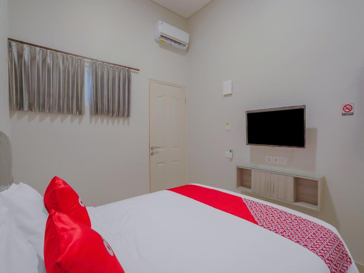 Super Oyo Capital O 90336 Olive Guest House Surabaya Luaran gambar