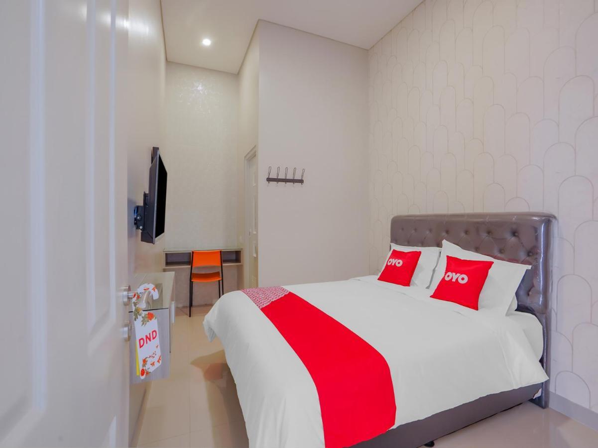 Super Oyo Capital O 90336 Olive Guest House Surabaya Luaran gambar