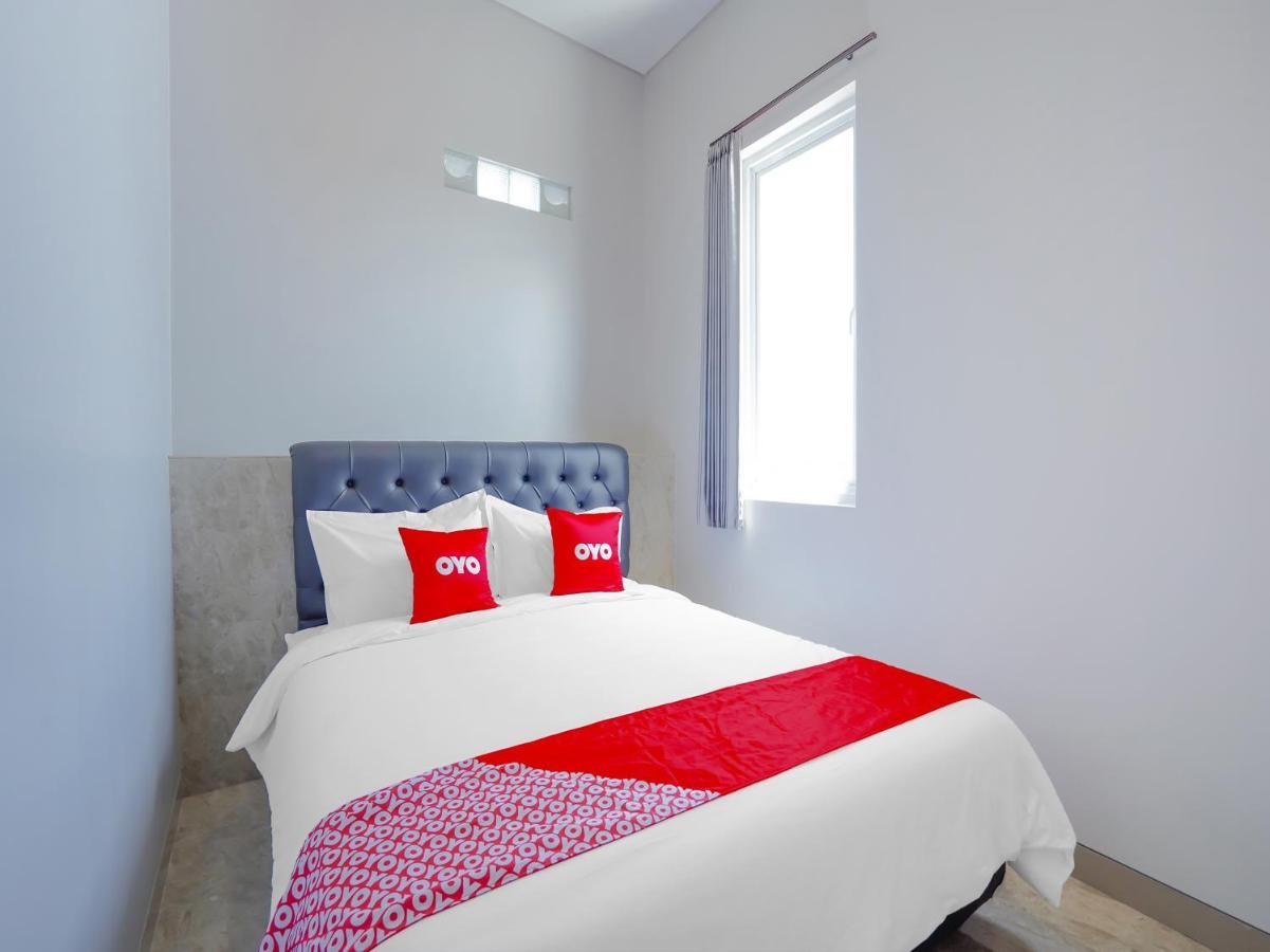 Super Oyo Capital O 90336 Olive Guest House Surabaya Luaran gambar